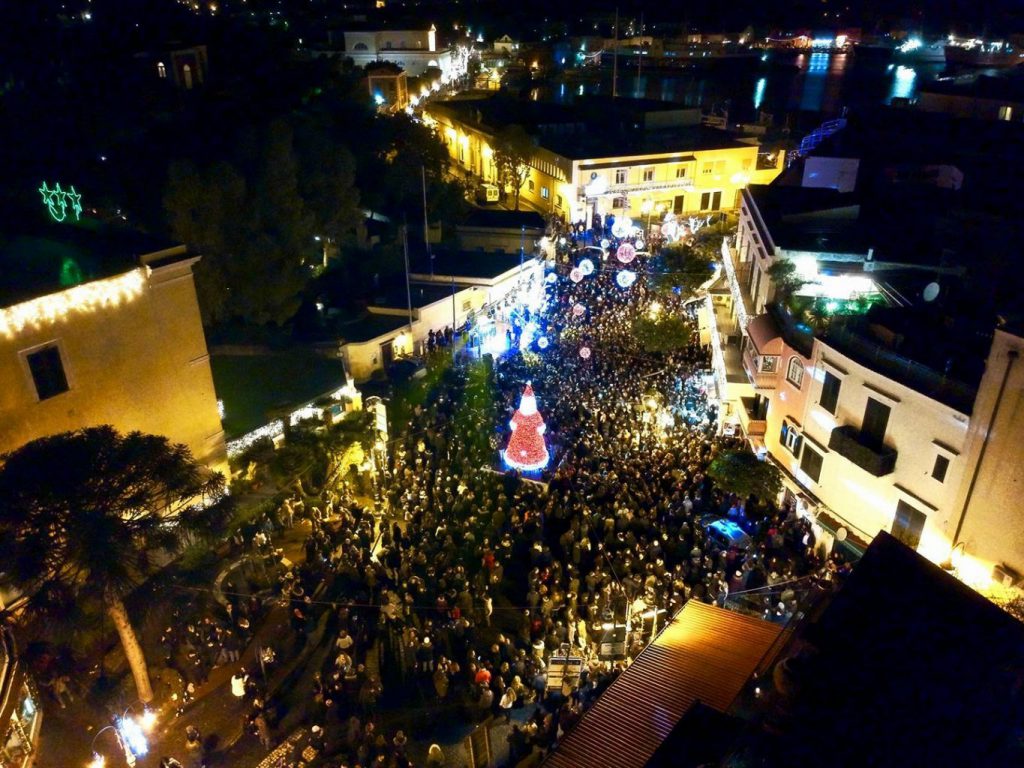 Capodanno in piazza a Ischia, festa e fuochi d'artificio