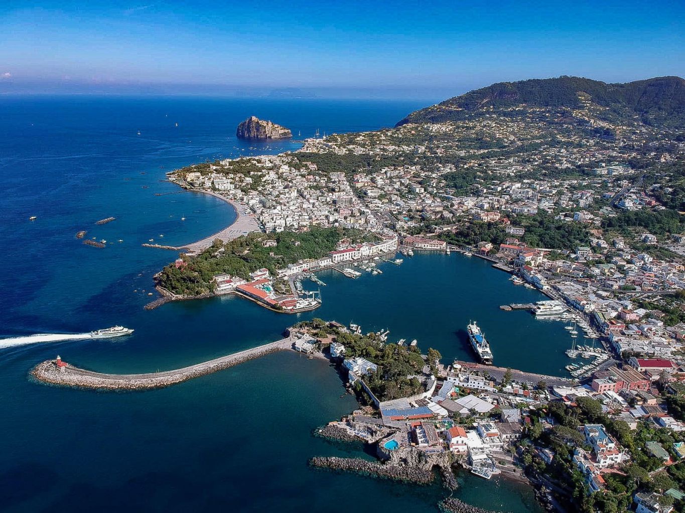Giugno Ischia, il comune di Ischia Porto
