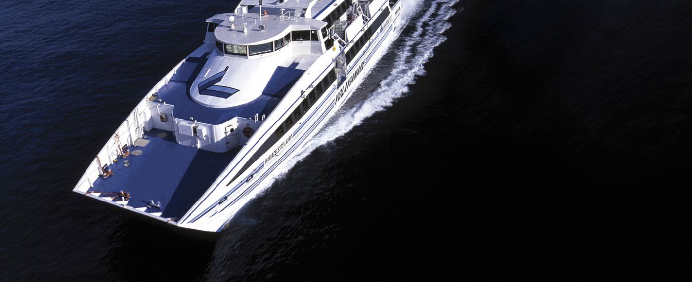 Aliscafo Gestour in navigazione verso Ischia — collegamento rapido da Pozzuoli