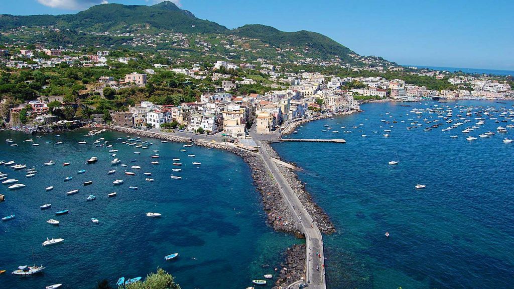 Scogli di Sant'Anna tra il Castello e Cartaromana