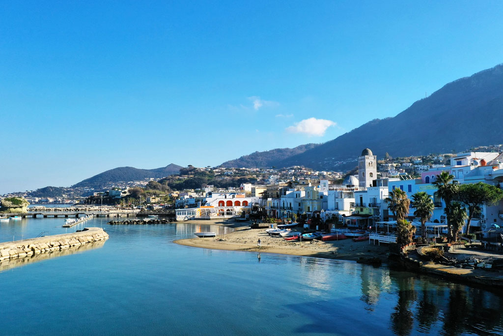 Spiaggia e lungomare di Lacco Ameno, Ischia