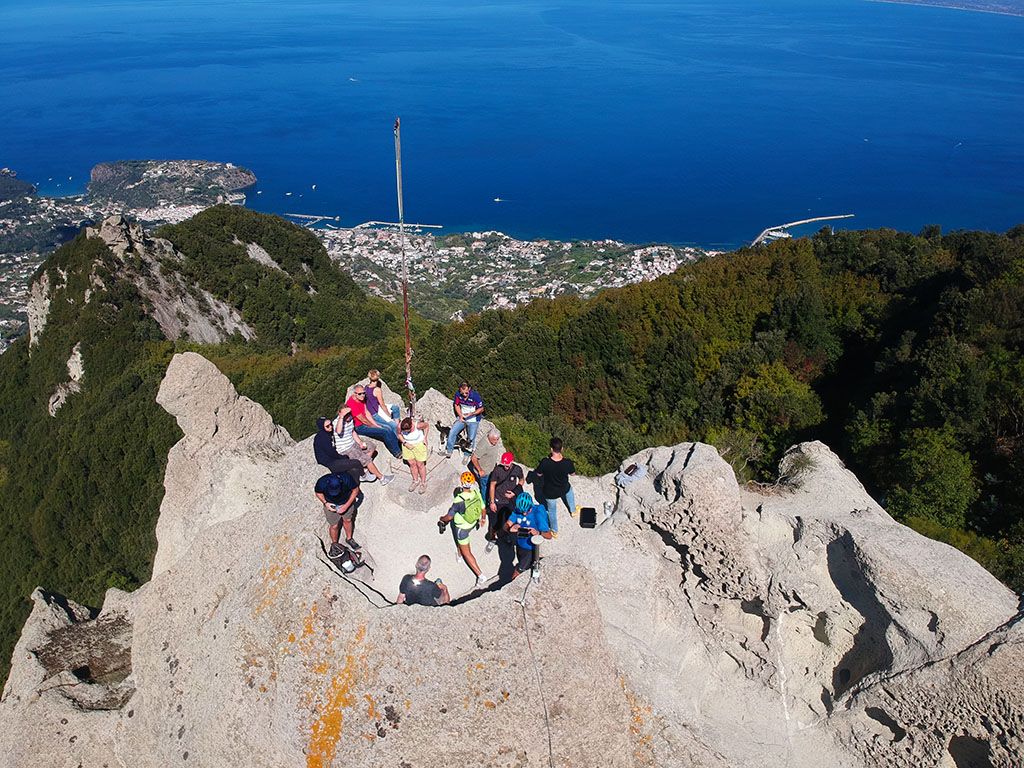 Vista panoramica dal Monte Epomeo verso Forio e il mare