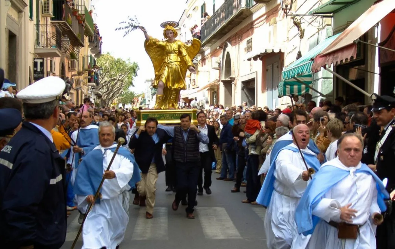 Pasqua ad Ischia: corsa dell'Angelo